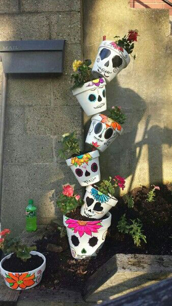 13 Ideas to Make Creepy DIY Halloween Planters DIY Scary Planter For This Halloween 1
