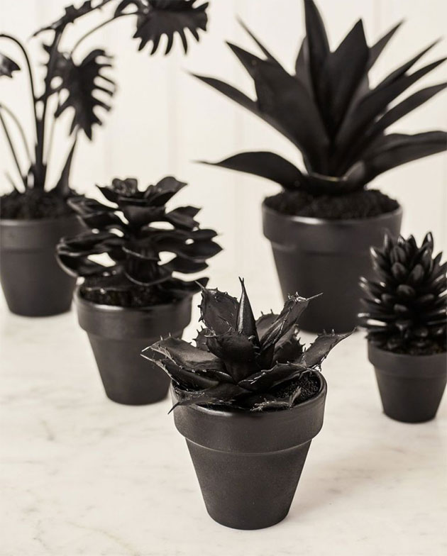 13 Ideas to Make Creepy DIY Halloween Planters DIY Scary Planter For This Halloween 7 1