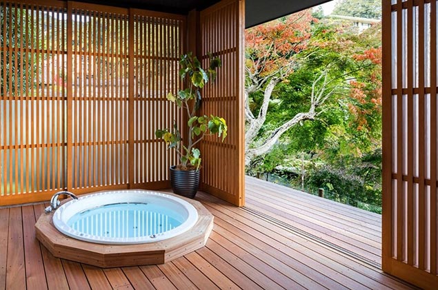 Outdoor Hot Tubs Ideas 4