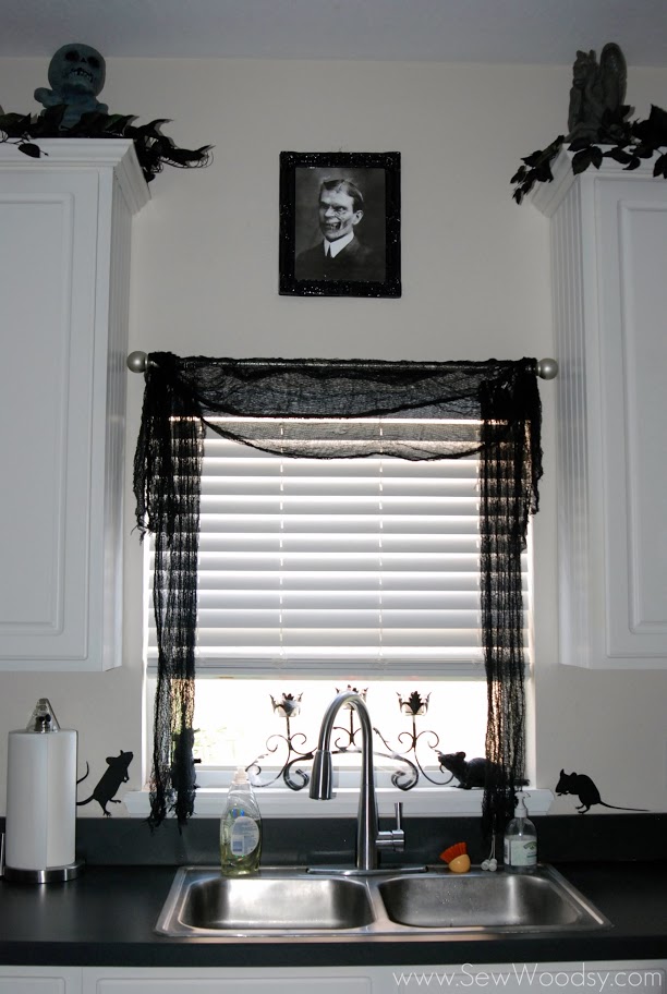 The kitchen should non live but a messy infinite  xv Cool Ideas to Decorate a Spooky Halloween Kitchen