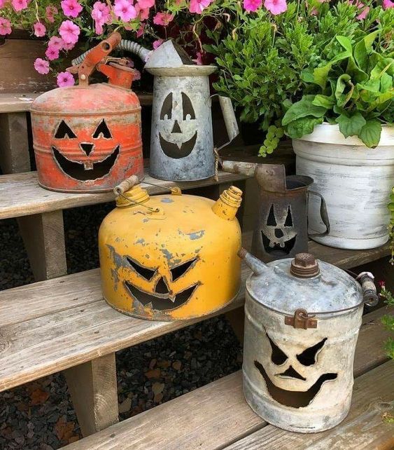  only it is never also early on to showtime thinking almost making fun projects for Halloween habitation 24 Cool DIY Halloween Projects Will Give Your Guests H5N1 Fright