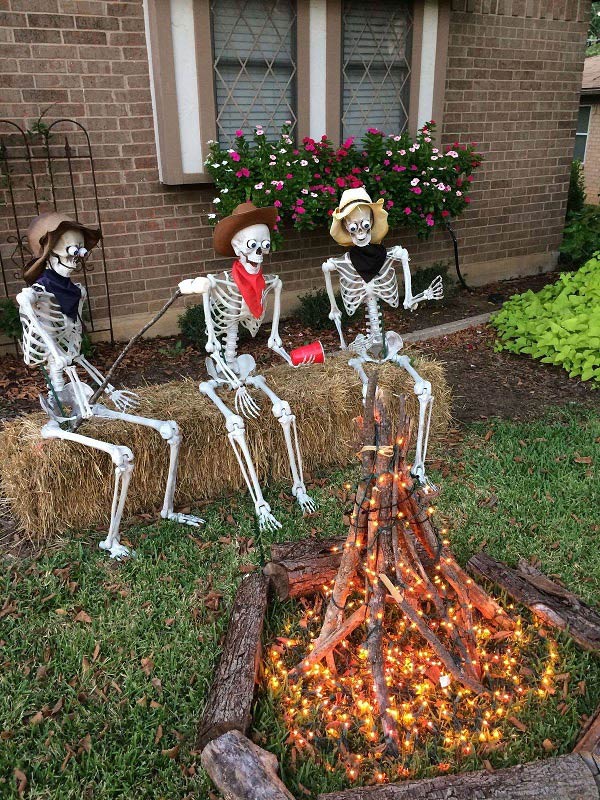  only it is never also early on to showtime thinking almost making fun projects for Halloween habitation 24 Cool DIY Halloween Projects Will Give Your Guests H5N1 Fright